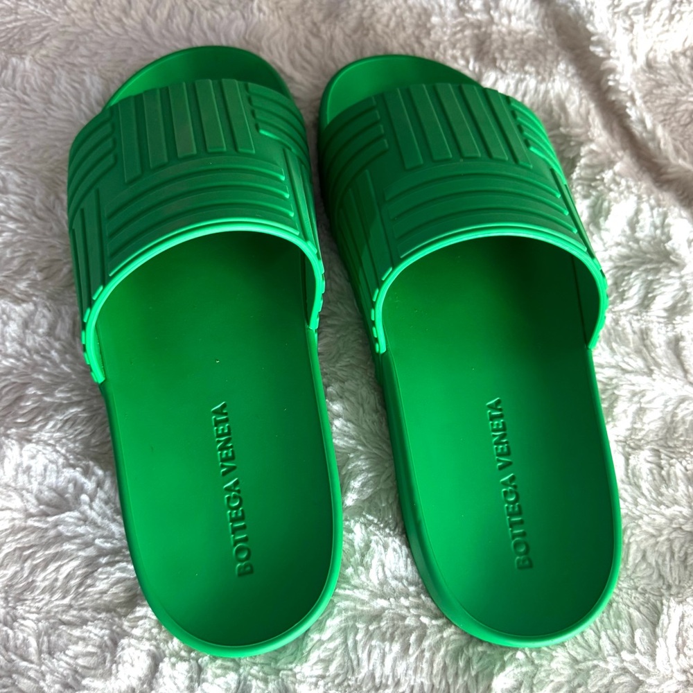 Bottega Veneta - Slider Embossed Rubber Green Slides - Picture 11 of 11